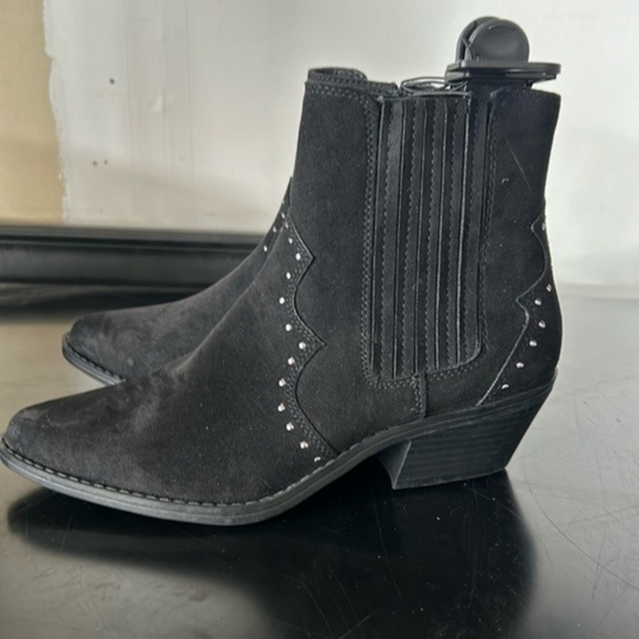 NOBO Shoes - NWT Boot Black with silver accent